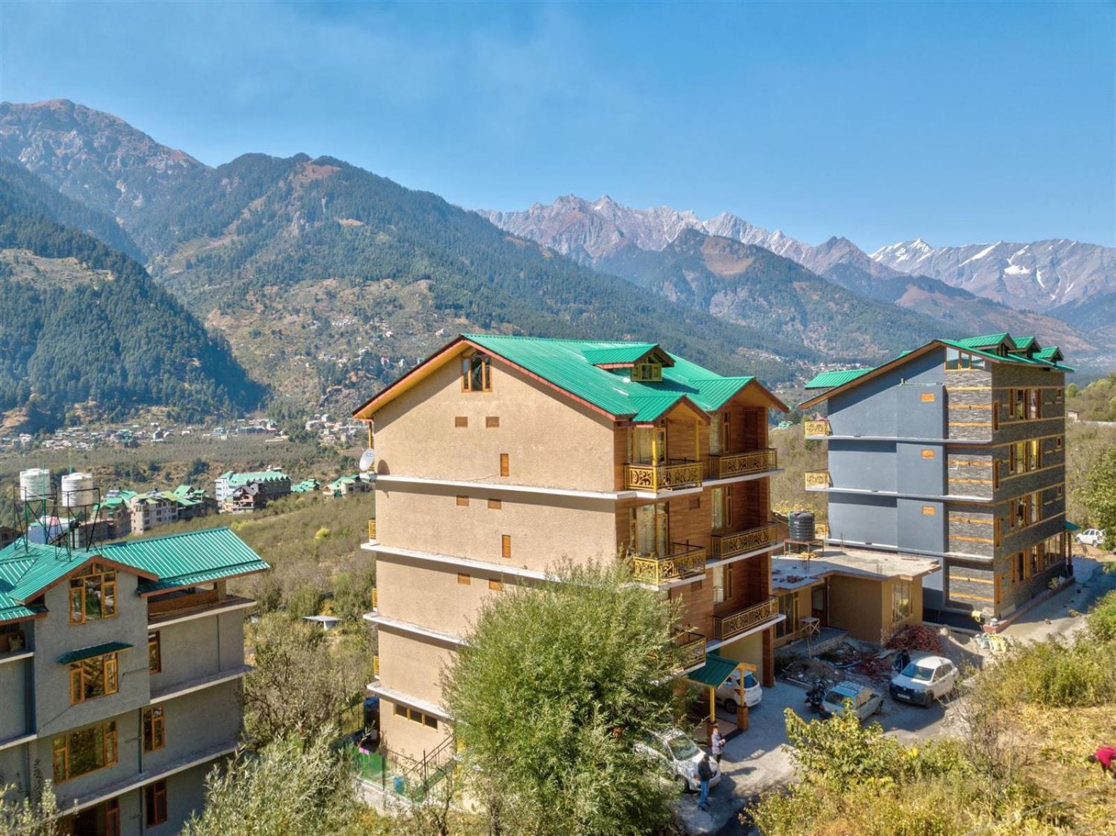 Golden Peak Manali Hotel Exterior photo