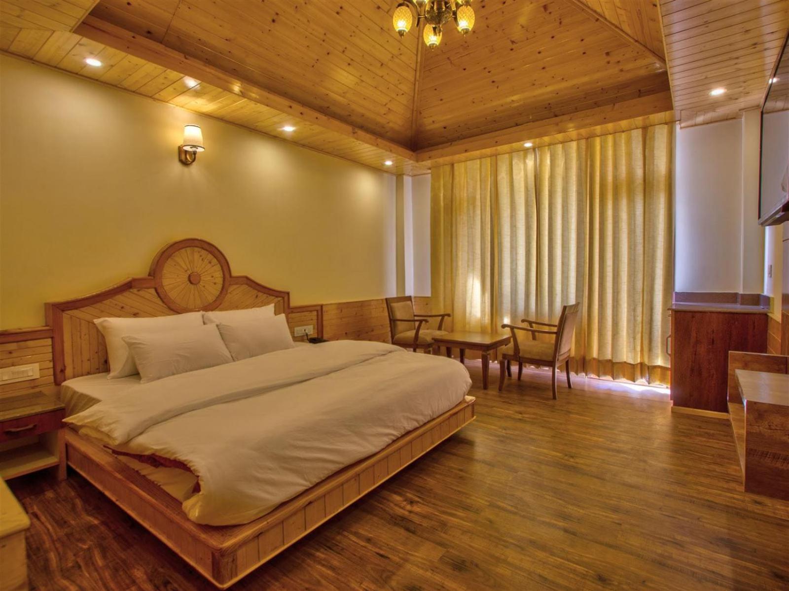 Golden Peak Manali Hotel Exterior photo